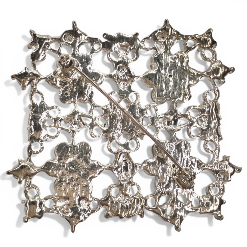 Large 1960s Silver Filigree Rhinestone Brooch • Floral Lace Design - Picture 9 of 12